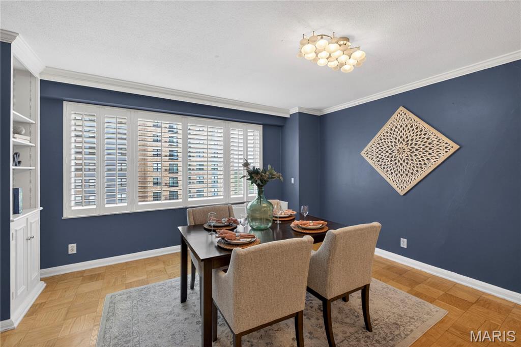 900 S Hanley Road Unit: 7E