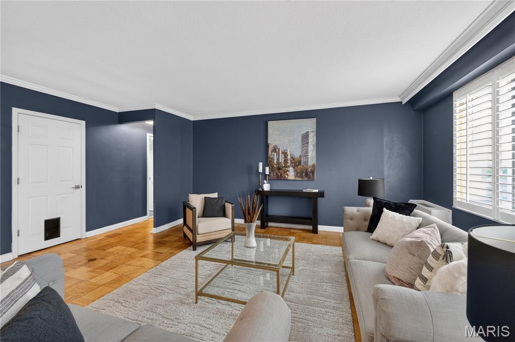 900 S Hanley Road Unit: 7E