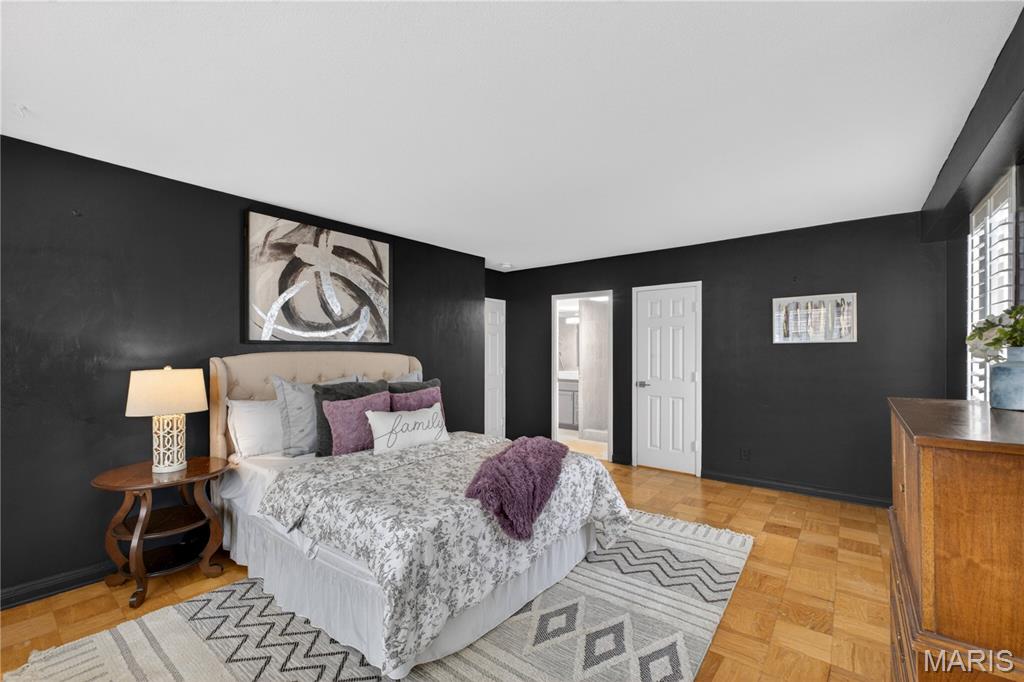 900 S Hanley Road Unit: 7E