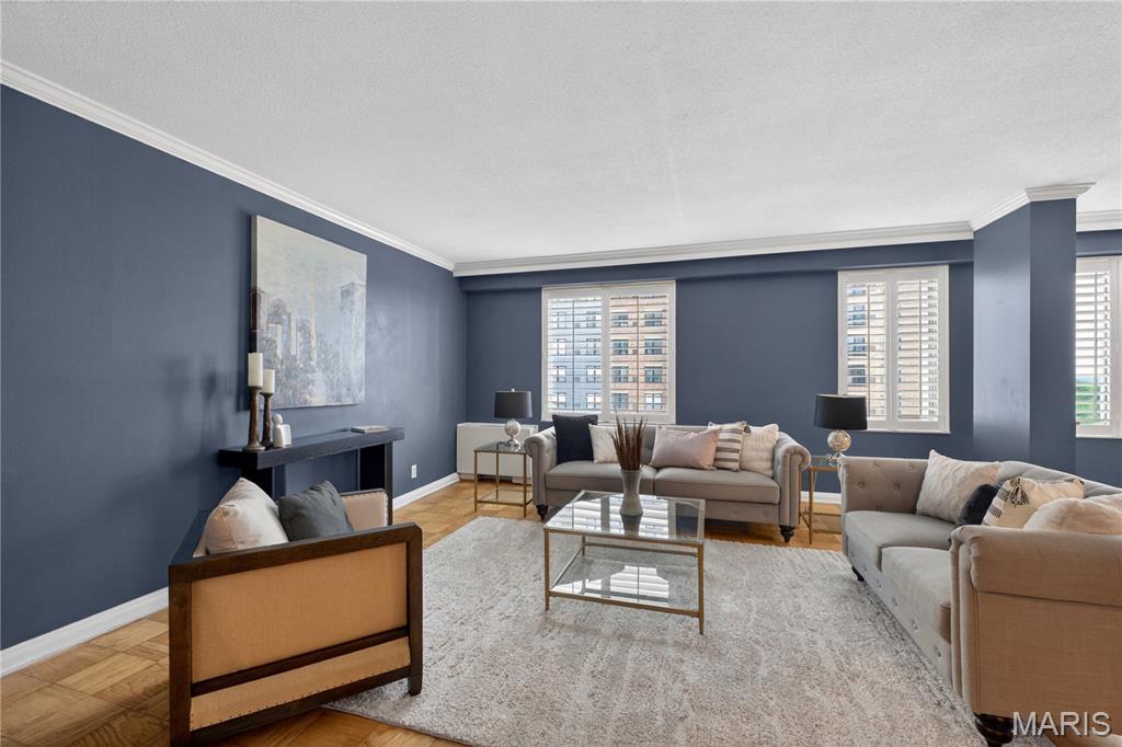 900 S Hanley Road Unit: 7E