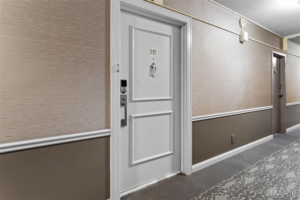 900 S Hanley Road Unit: 7E