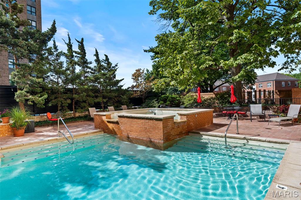 900 S Hanley Road Unit: 7E