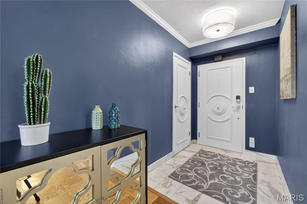 900 S Hanley Road Unit: 7E
