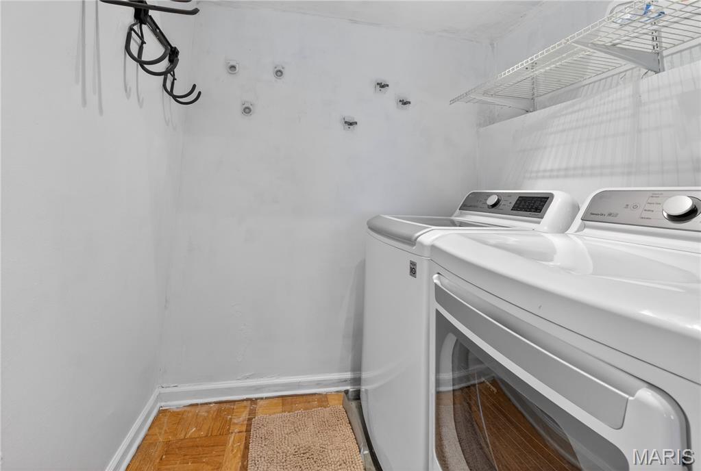900 S Hanley Road Unit: 7E