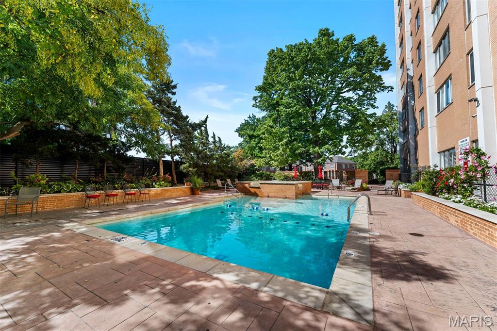 900 S Hanley Road Unit: 7E