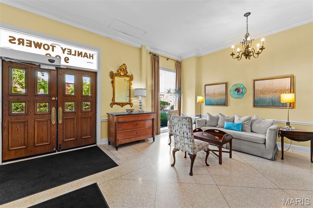 900 S Hanley Road Unit: 7E