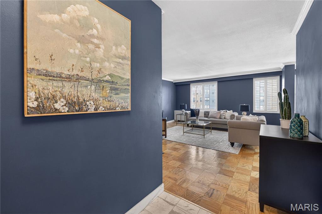 900 S Hanley Road Unit: 7E