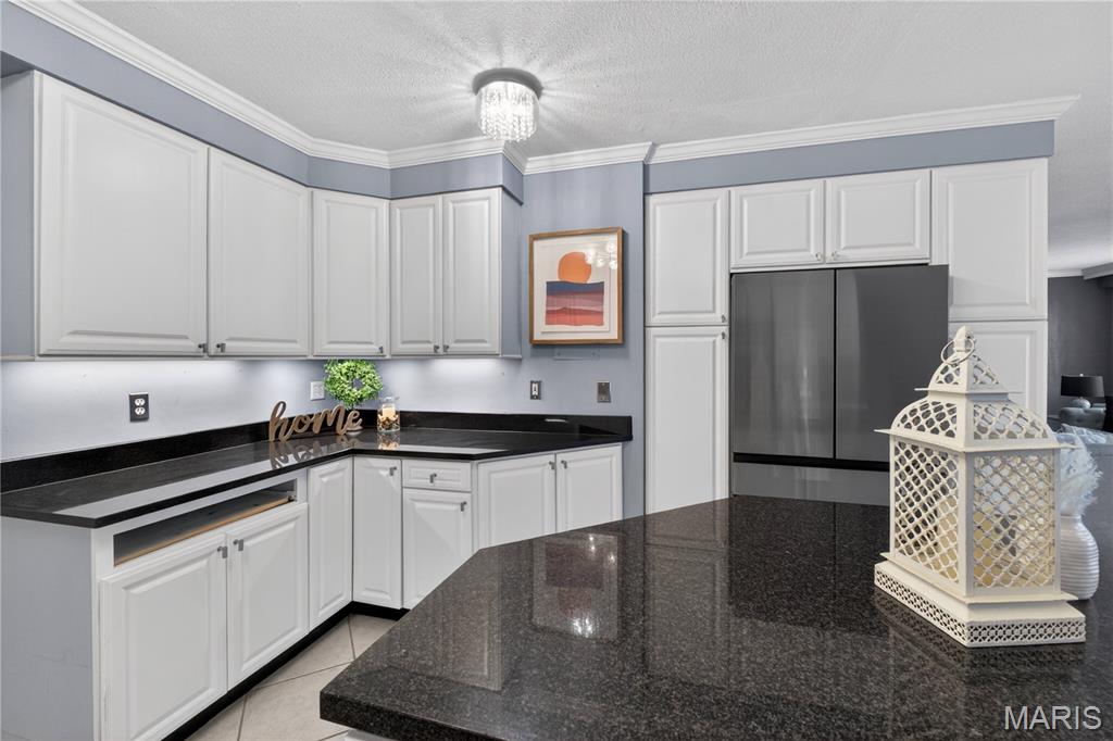 900 S Hanley Road Unit: 7E