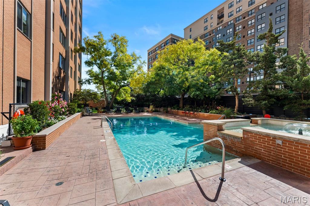 900 S Hanley Road Unit: 7E