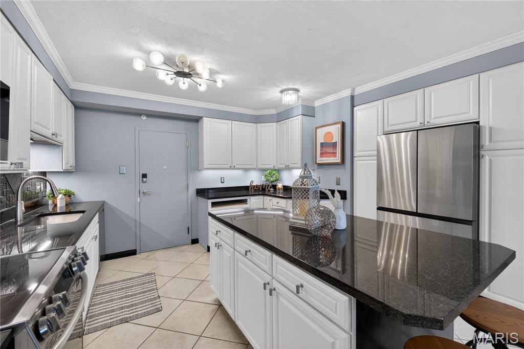900 S Hanley Road Unit: 7E