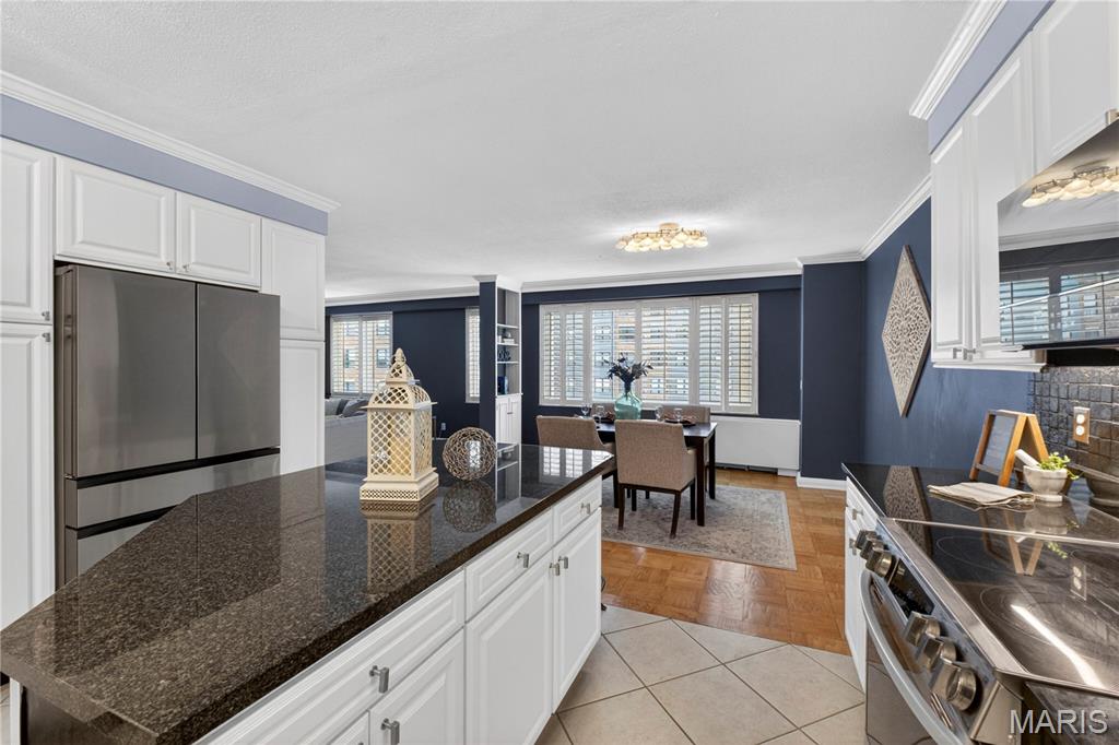 900 S Hanley Road Unit: 7E