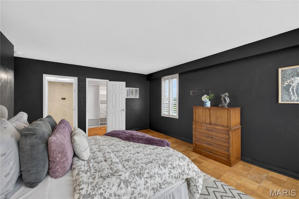 900 S Hanley Road Unit: 7E
