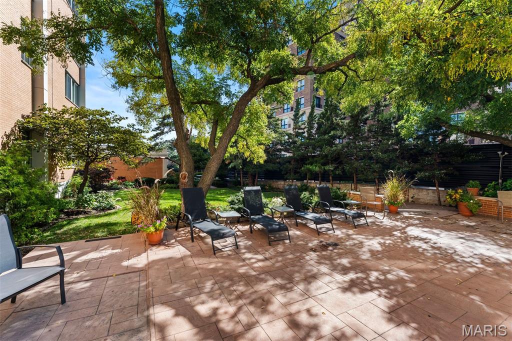 900 S Hanley Road Unit: 7E