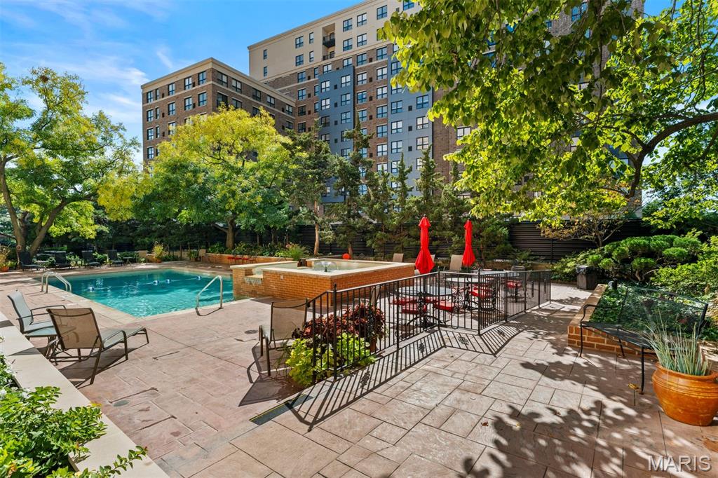 900 S Hanley Road Unit: 7E