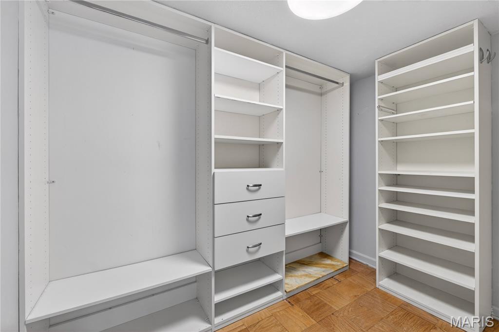 900 S Hanley Road Unit: 7E
