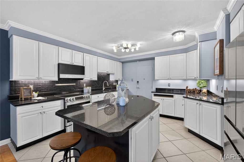 900 S Hanley Road Unit: 7E