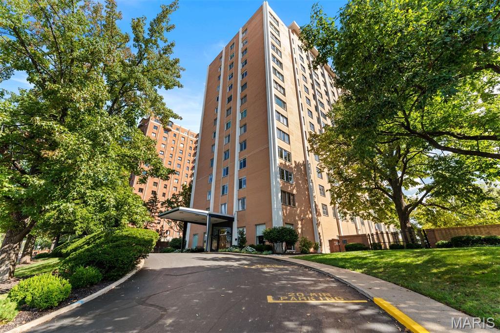900 S Hanley Road Unit: 7E