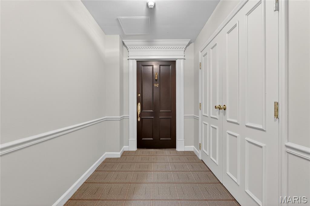 816 S Hanley Road Unit: 9C