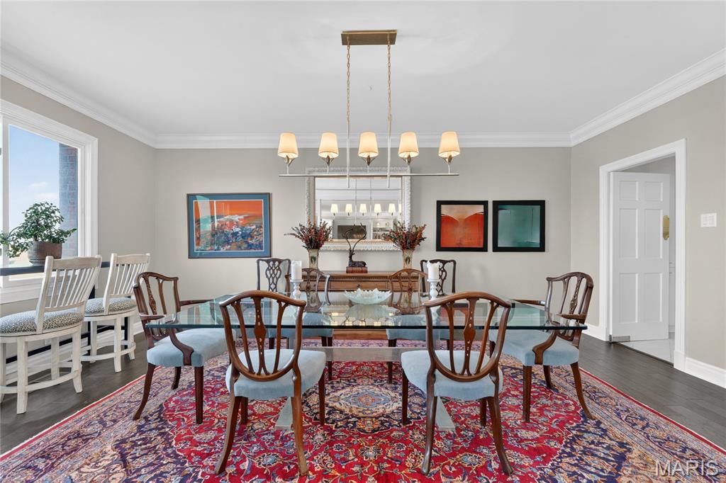 816 S Hanley Road Unit: 9C