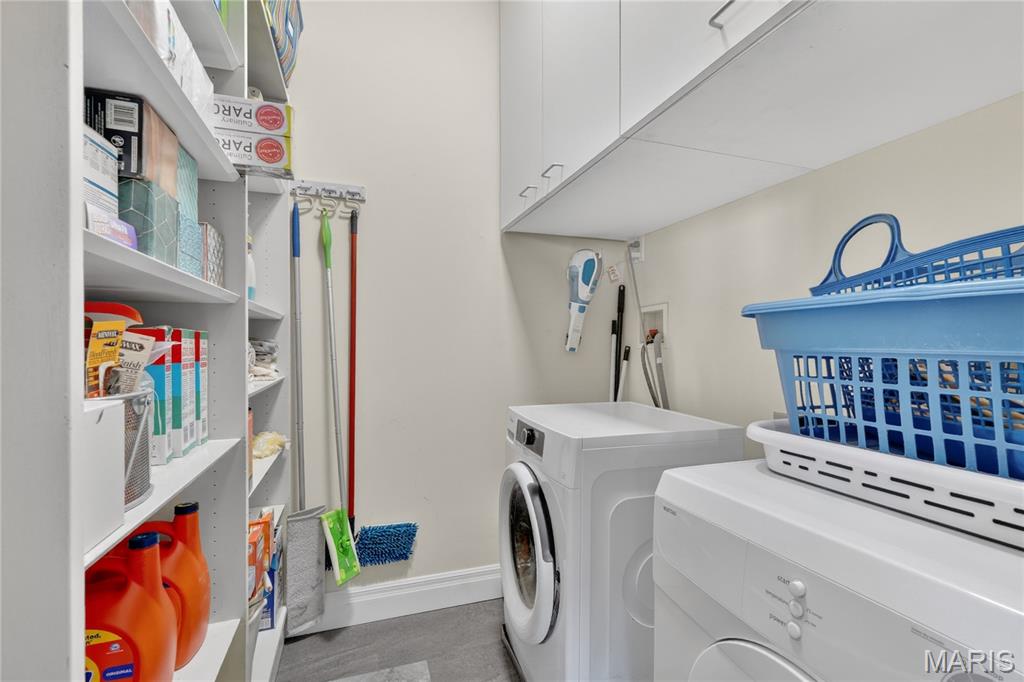 816 S Hanley Road Unit: 9C