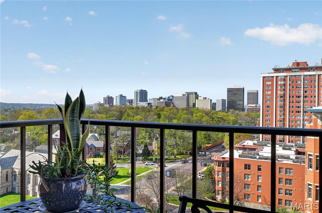 816 S Hanley Road Unit: 9C