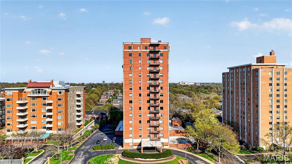 816 S Hanley Road Unit: 9C