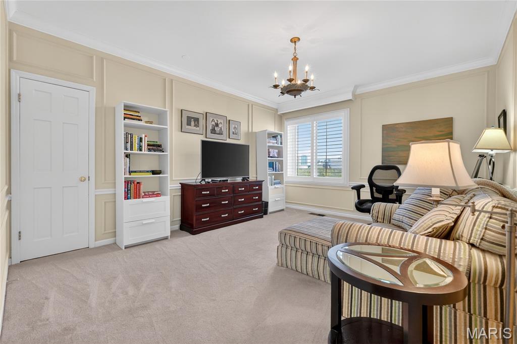 816 S Hanley Road Unit: 9C
