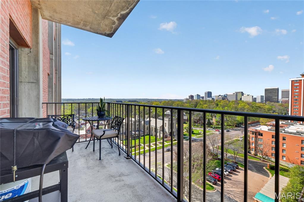 816 S Hanley Road Unit: 9C