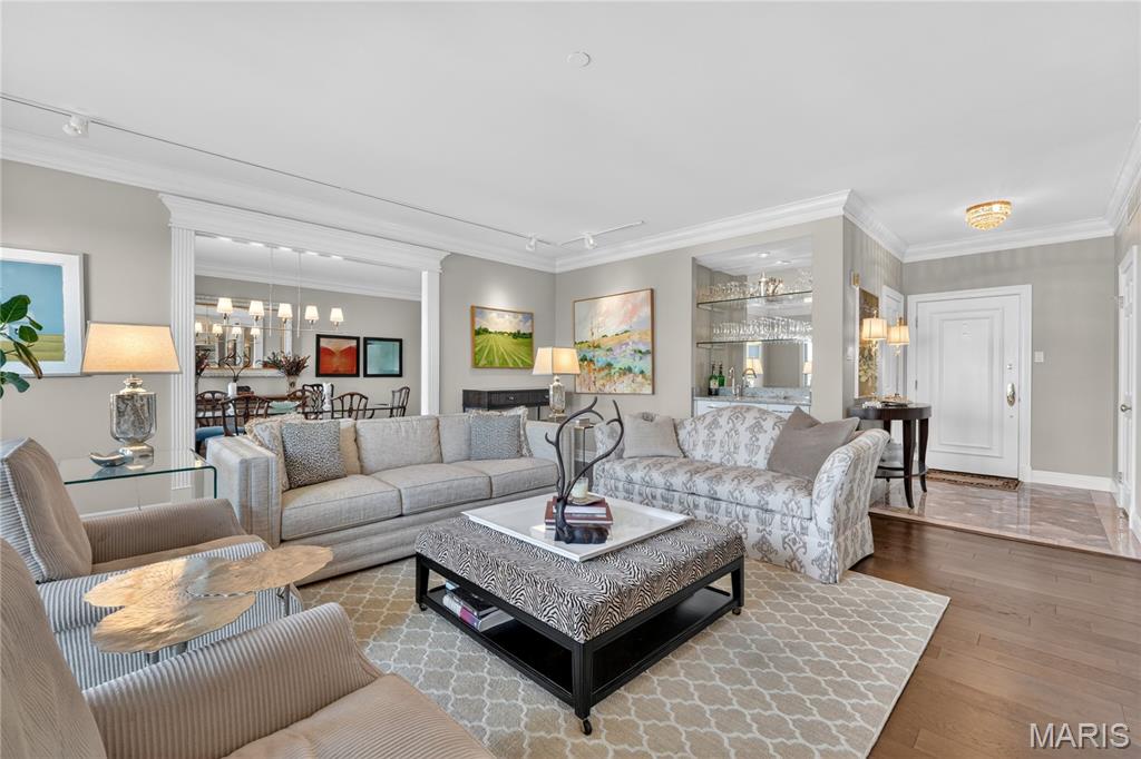 816 S Hanley Road Unit: 9C