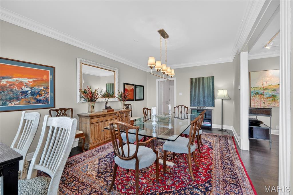 816 S Hanley Road Unit: 9C