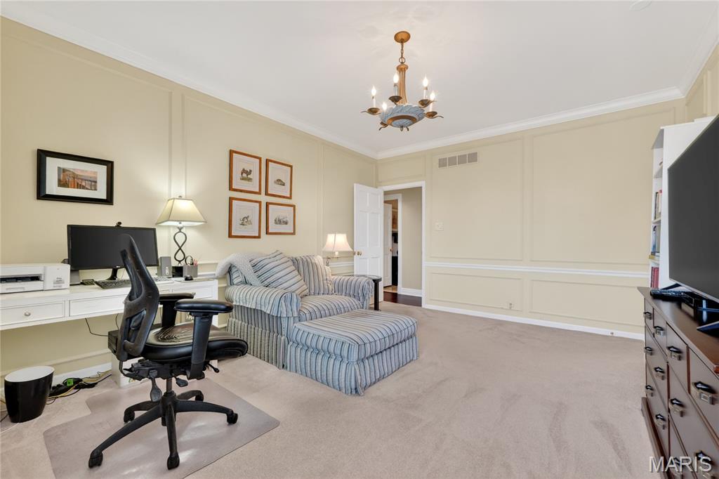 816 S Hanley Road Unit: 9C
