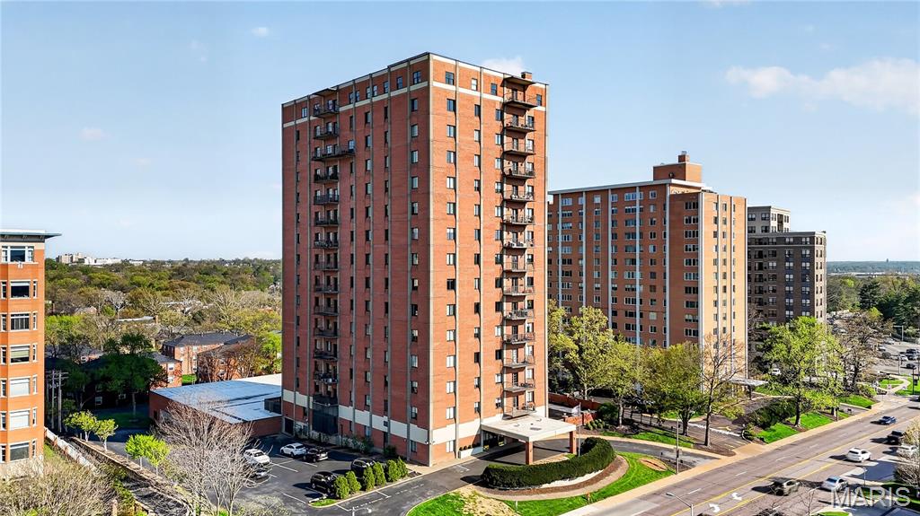 816 S Hanley Road Unit: 9C