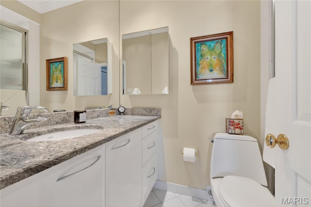 816 S Hanley Road Unit: 9C