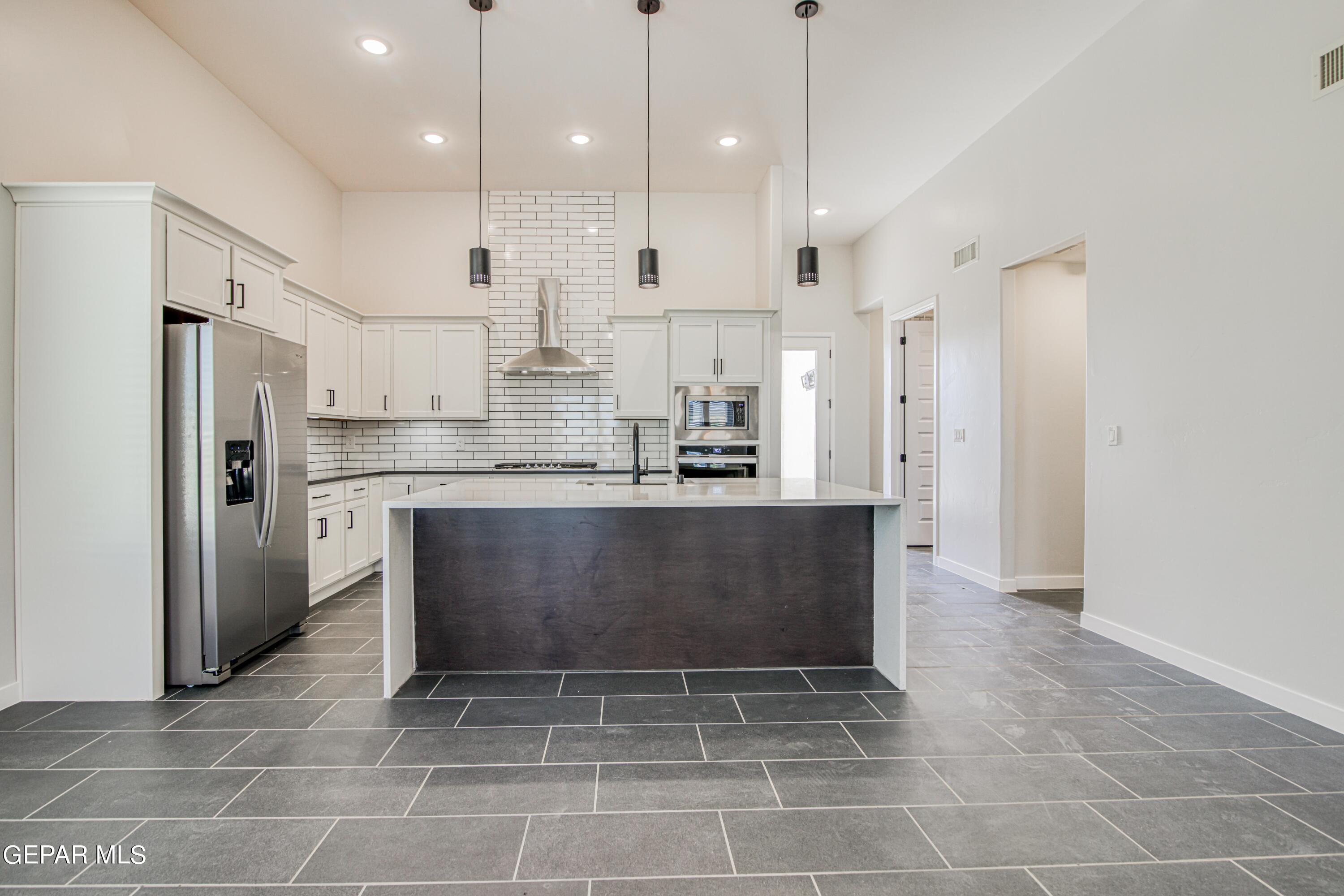 2524 Sammy Cervantes Street