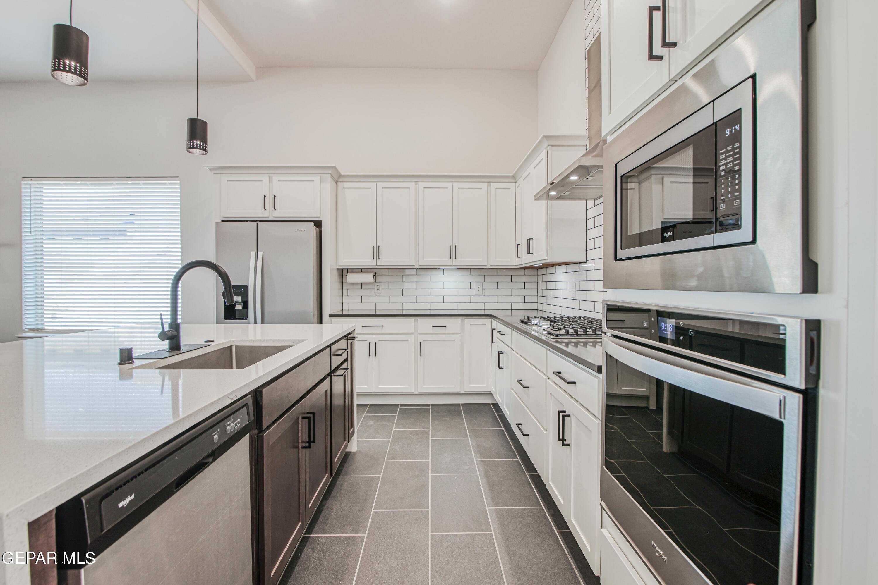 2524 Sammy Cervantes Street