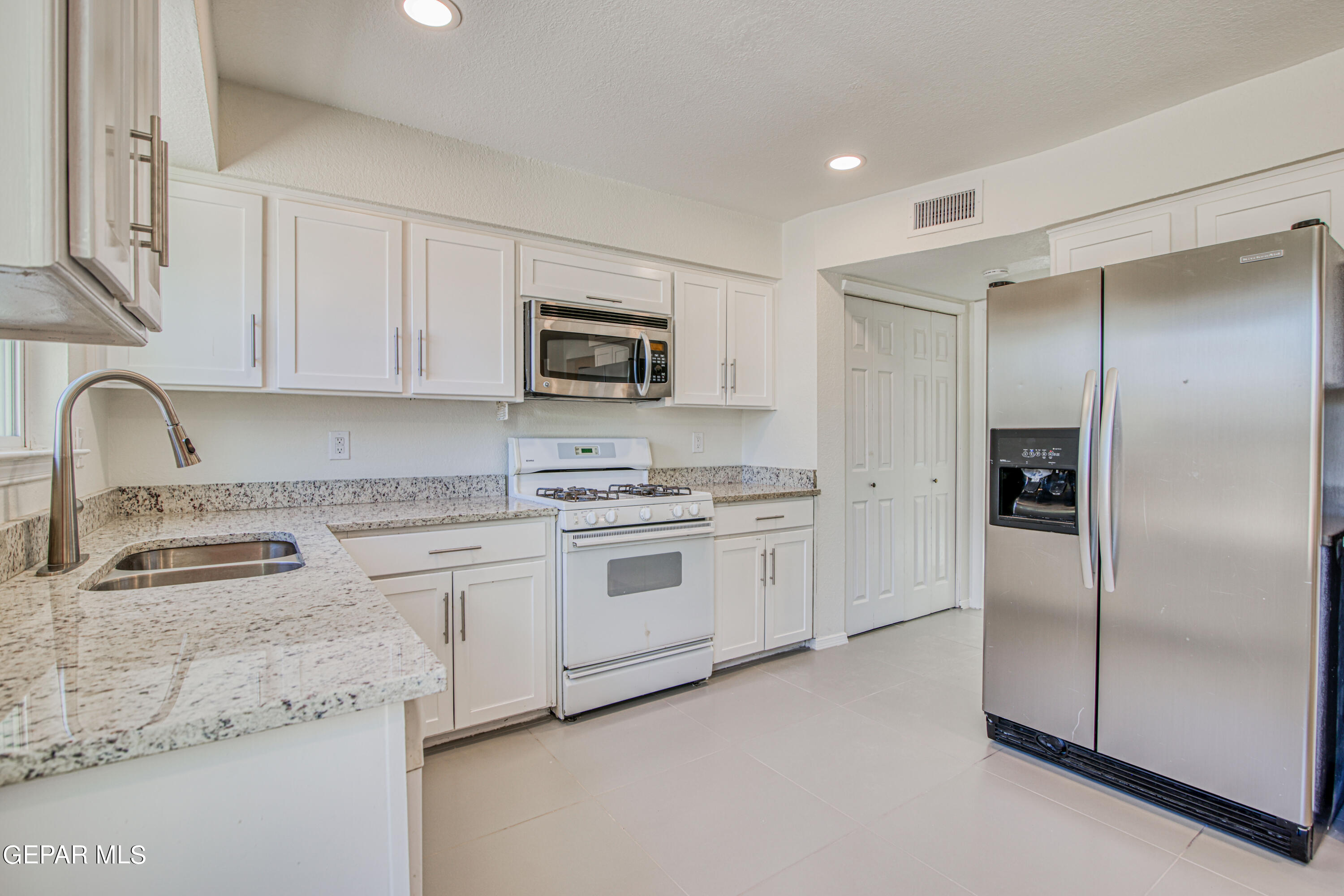 4401 LOMA DE ORO Drive