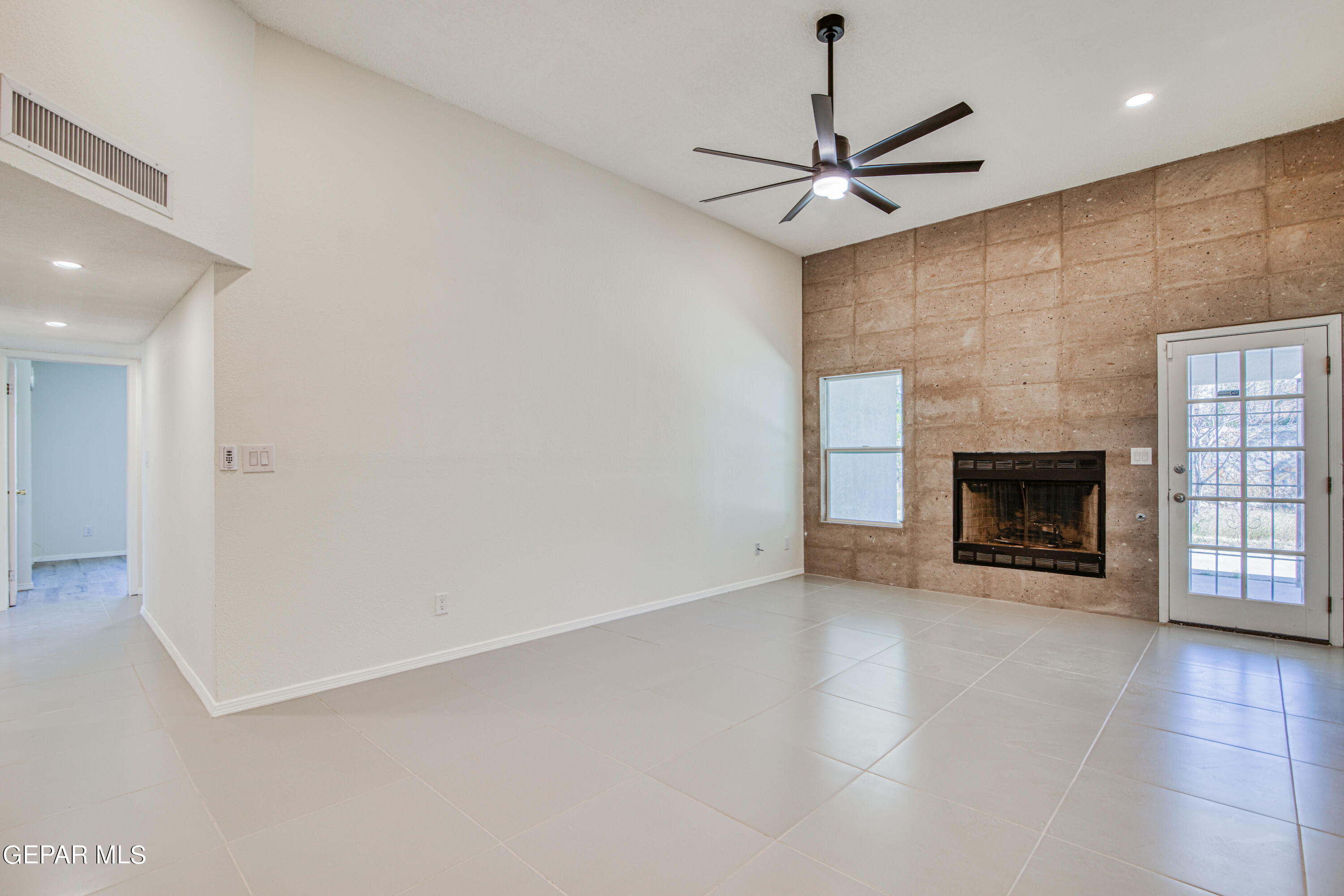 4401 LOMA DE ORO Drive