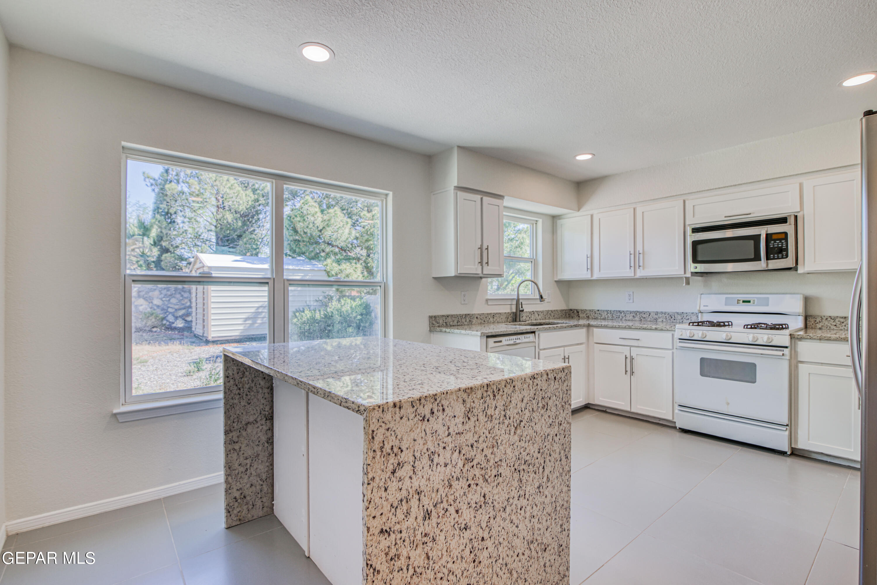 4401 LOMA DE ORO Drive