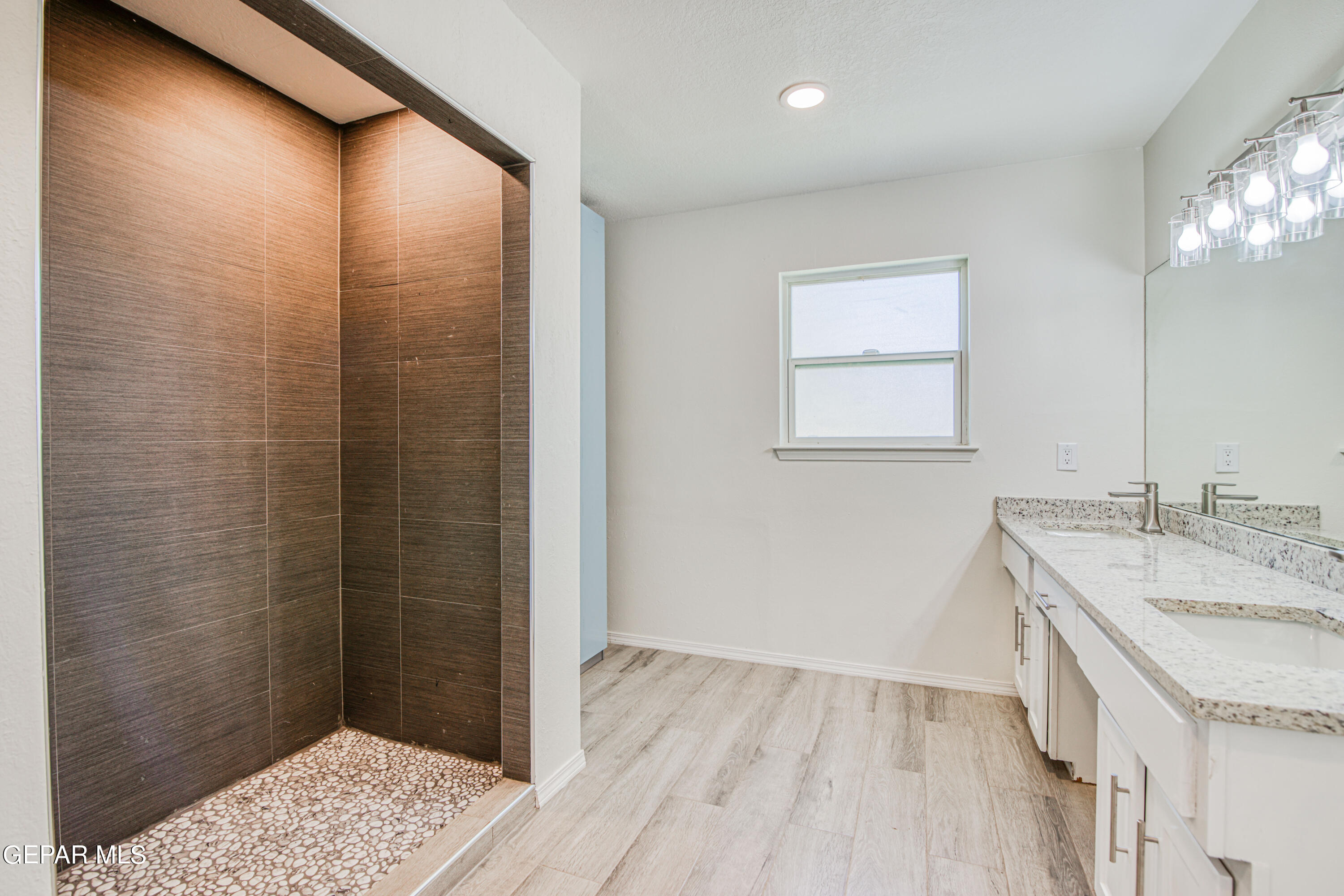 4401 LOMA DE ORO Drive