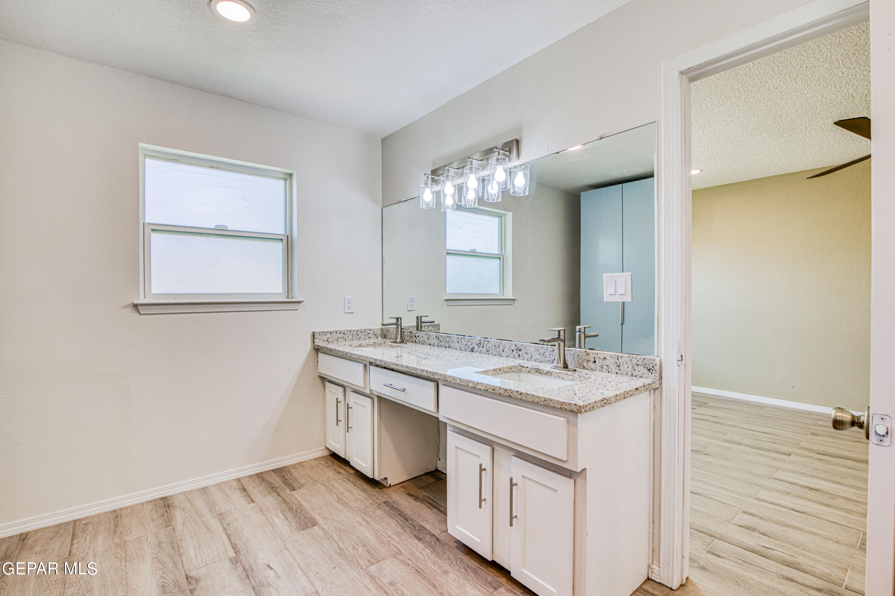 4401 LOMA DE ORO Drive