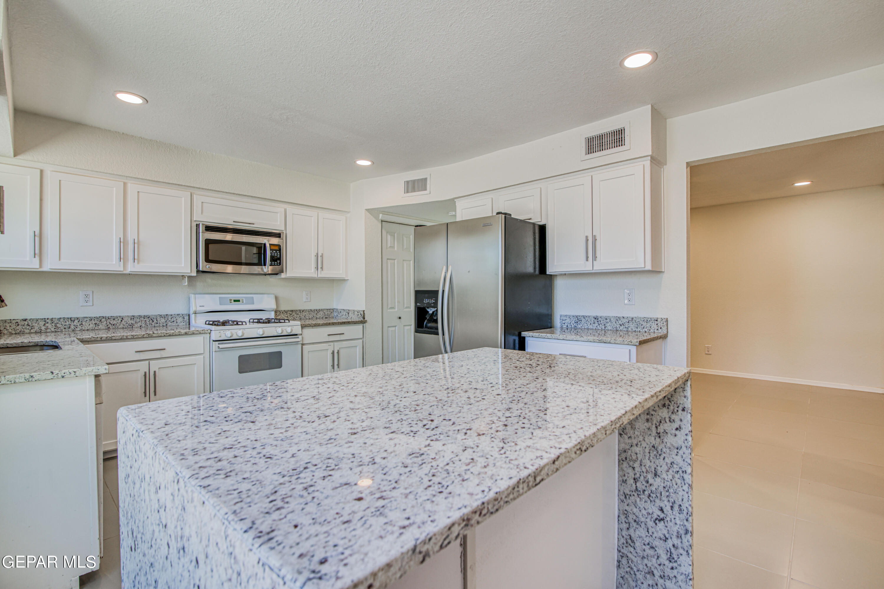 4401 LOMA DE ORO Drive