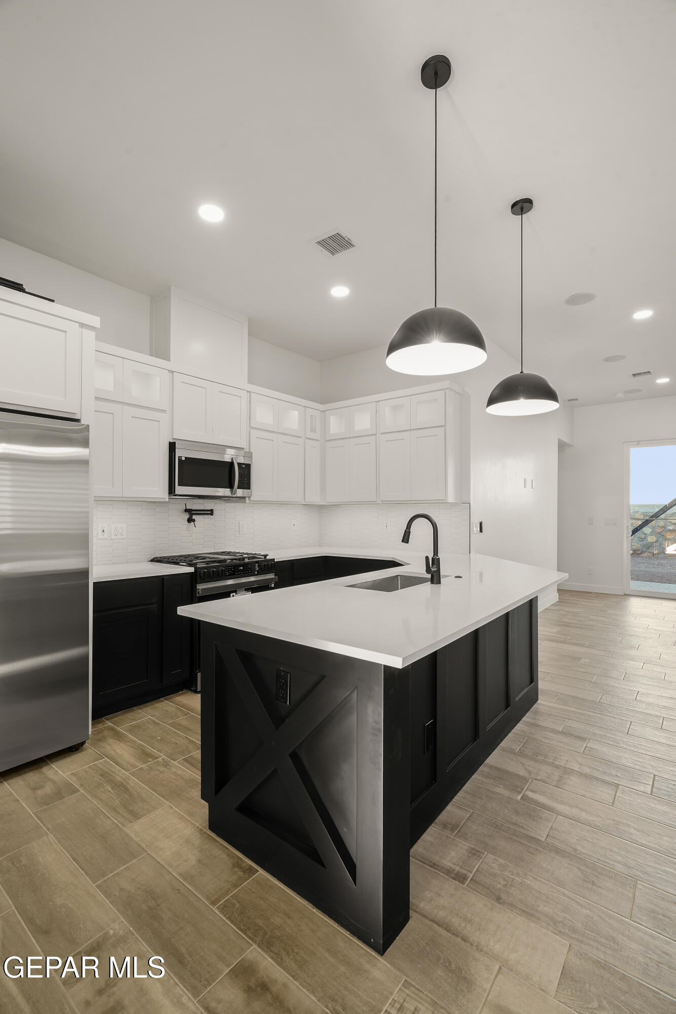 13913 Summer Wave Avenue