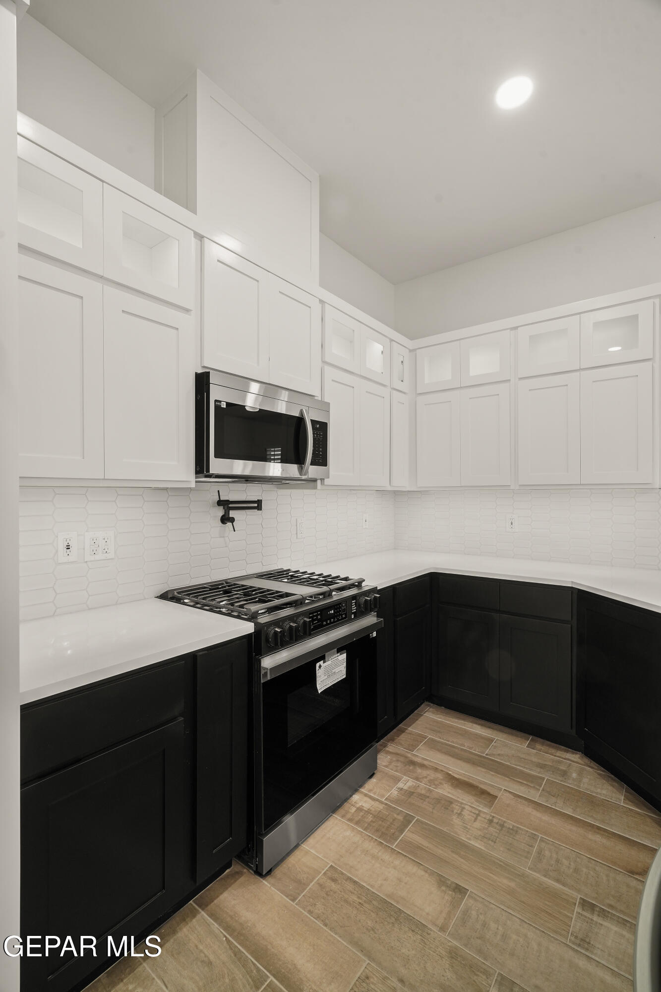 13913 Summer Wave Avenue