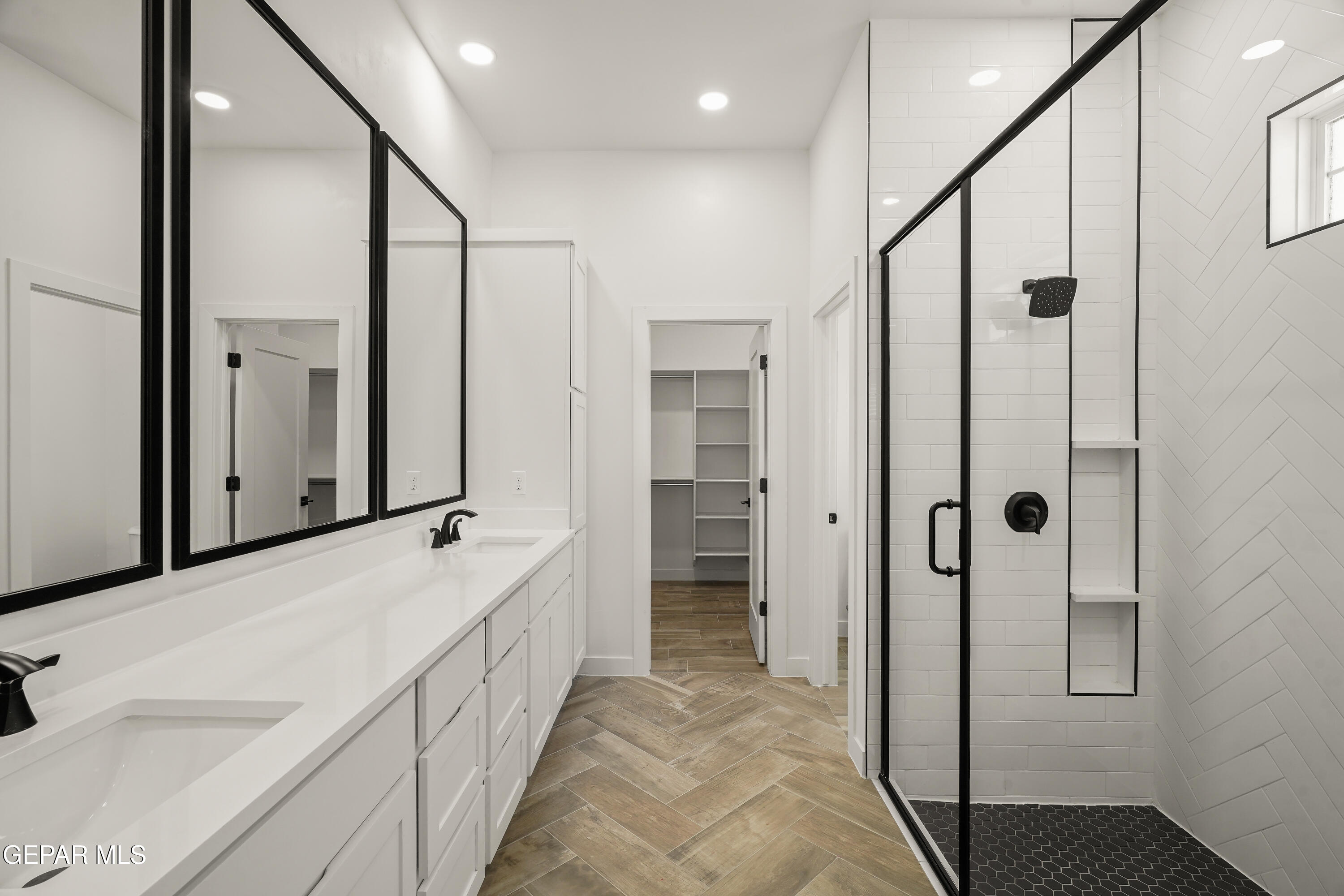 13913 Summer Wave Avenue