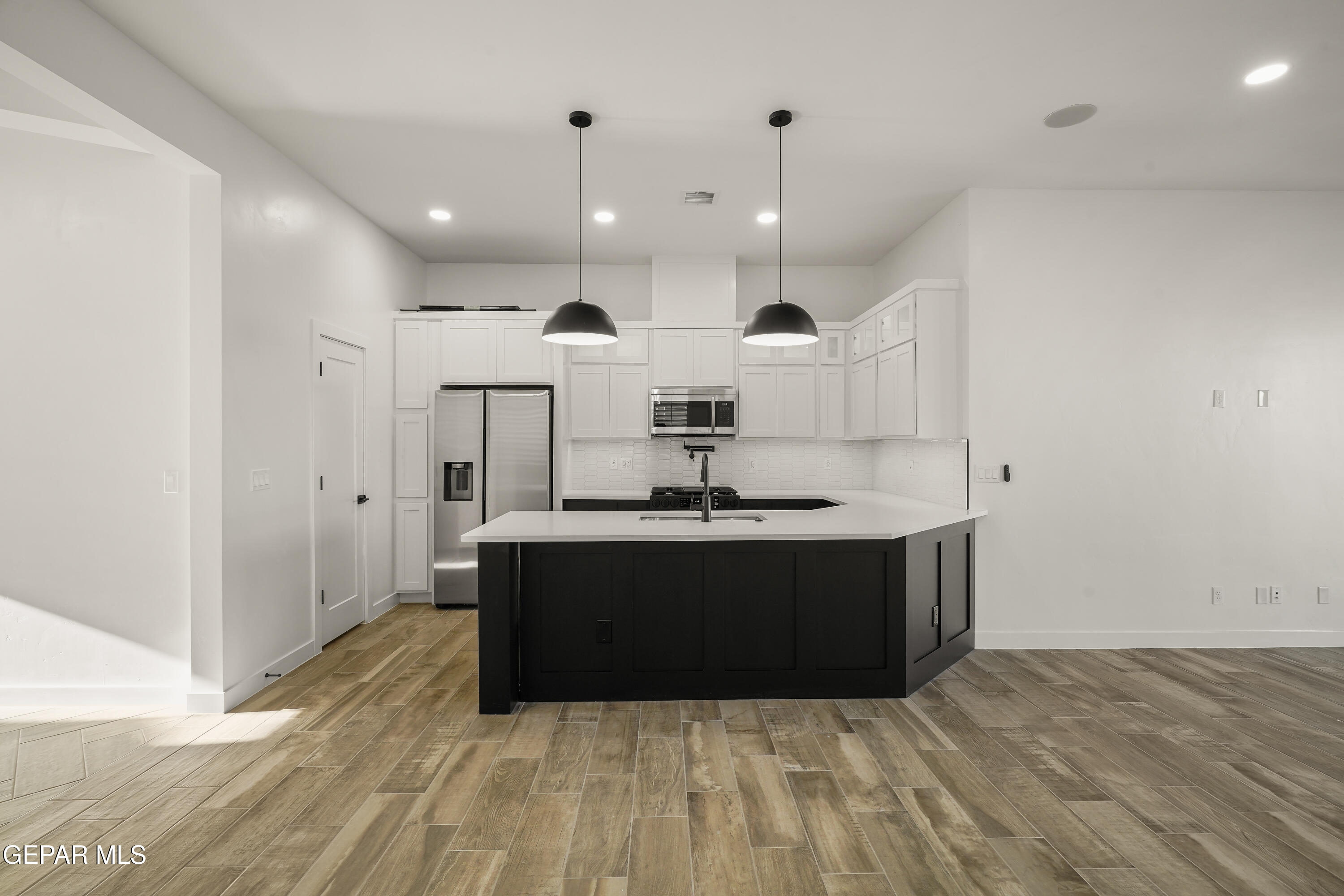 13913 Summer Wave Avenue