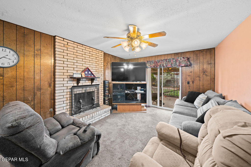 4749 TUMBLEWEED Avenue