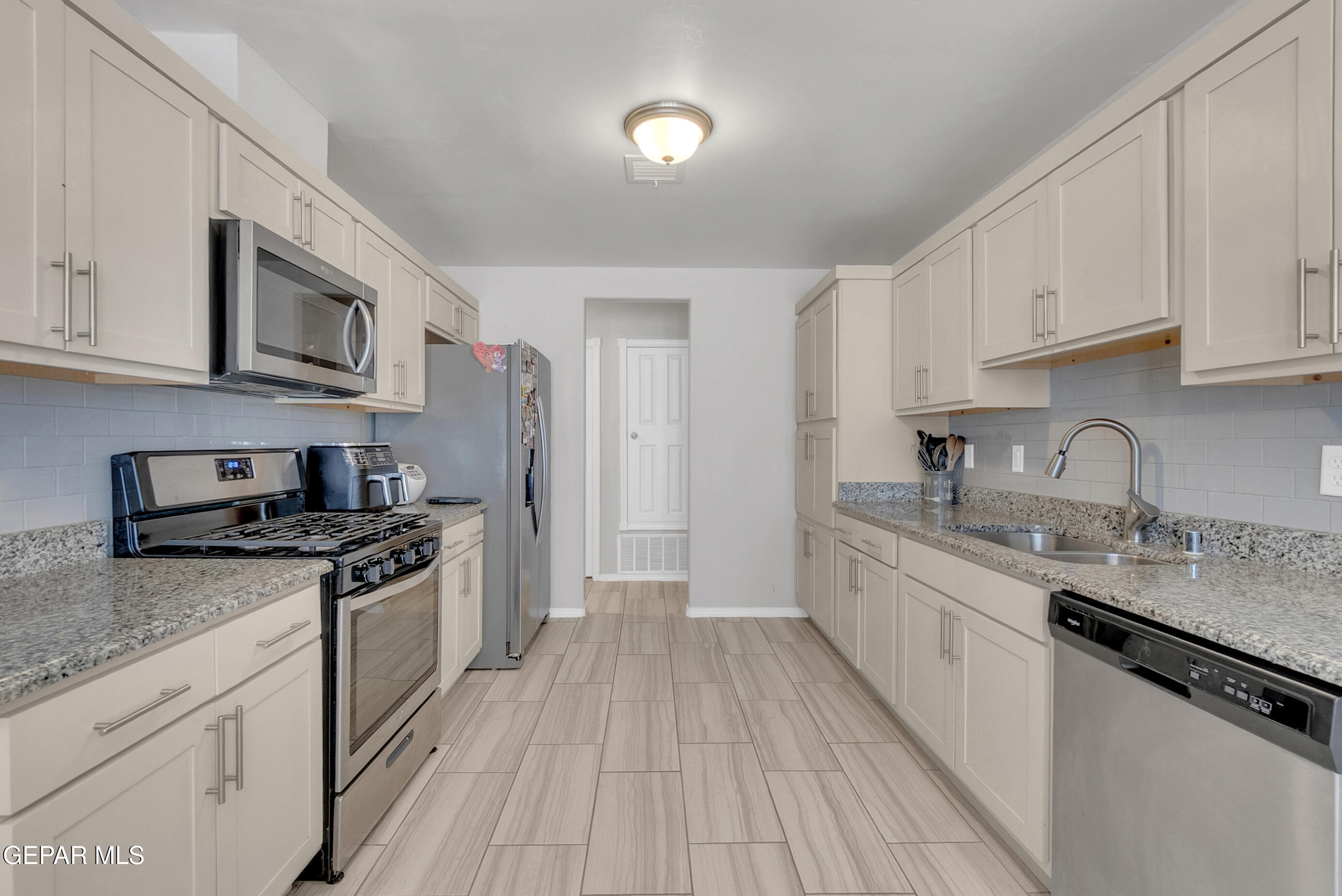 13828 Summer Story Avenue