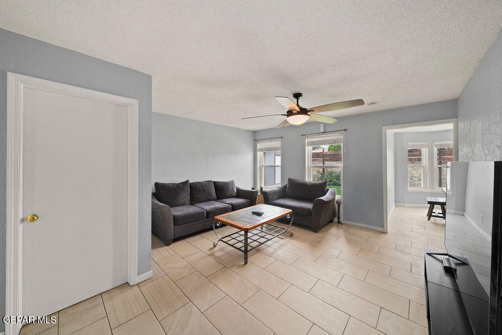 3425 CLEARVIEW Lane