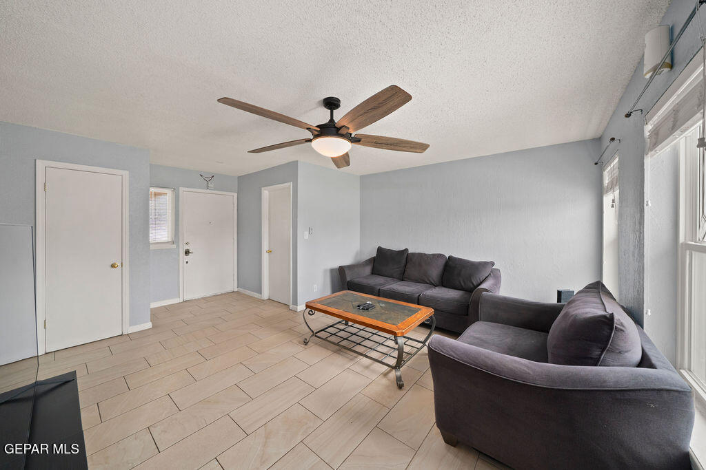 3425 CLEARVIEW Lane