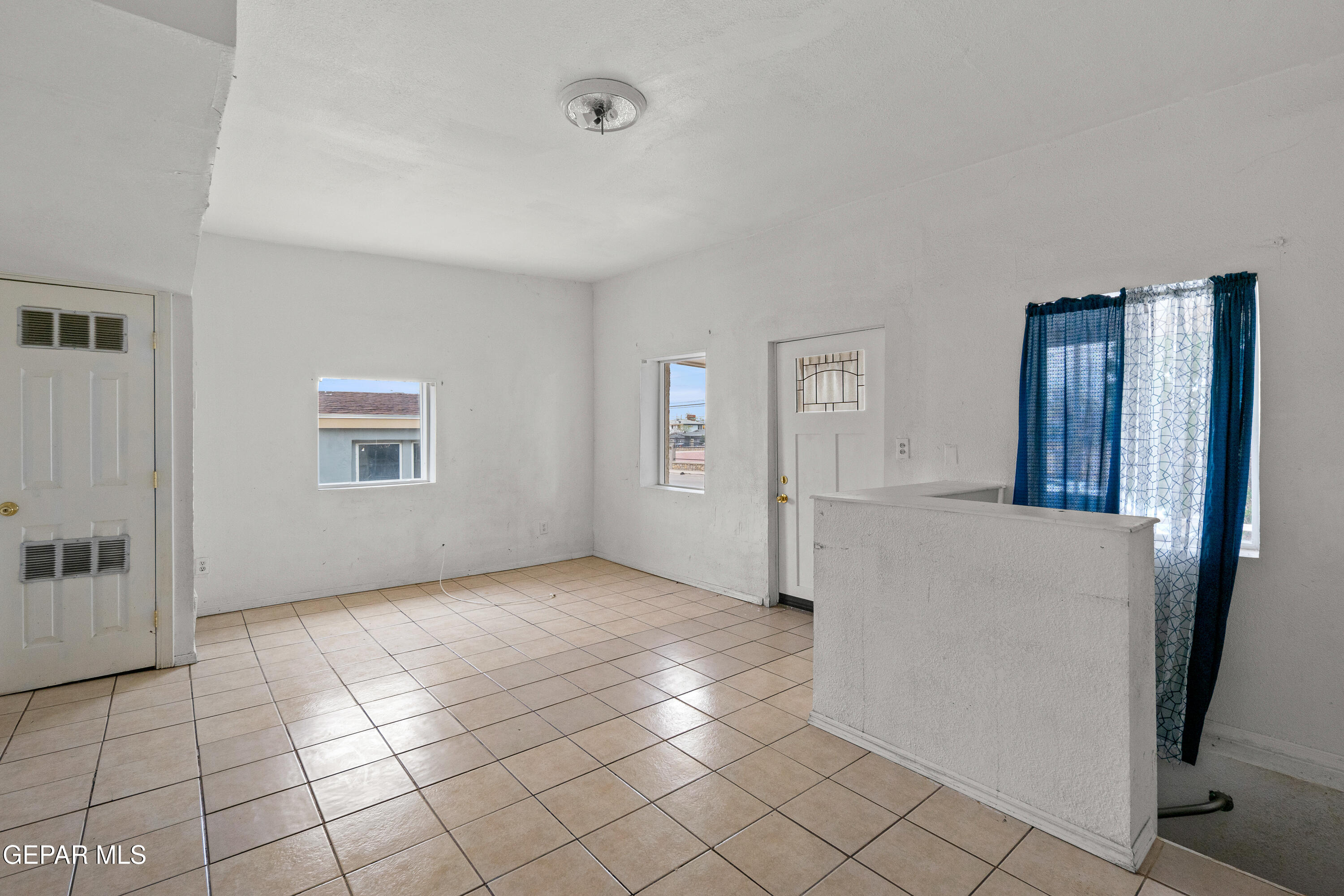 3315 E MISSOURI Avenue